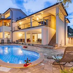 https://villa-asta-medulin.in-istria.net