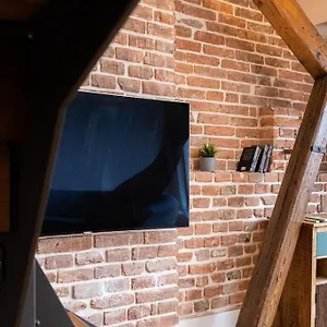  Apartmán Luxusni S Terasou V Centru